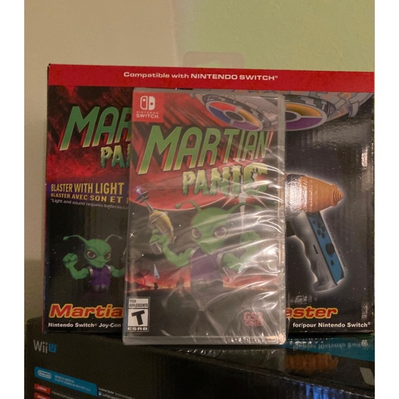 Martian Panic Bundle - Nintendo Switch. Comes with game and zapper